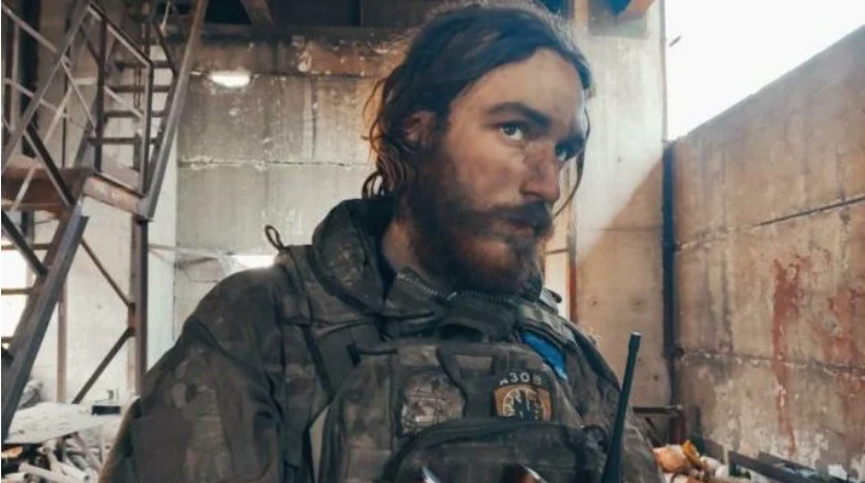 Снаряга на миллион. Боец &quot;Фрост&quot; показал, что должно быть в рюкзаке АЗОВца (видео)